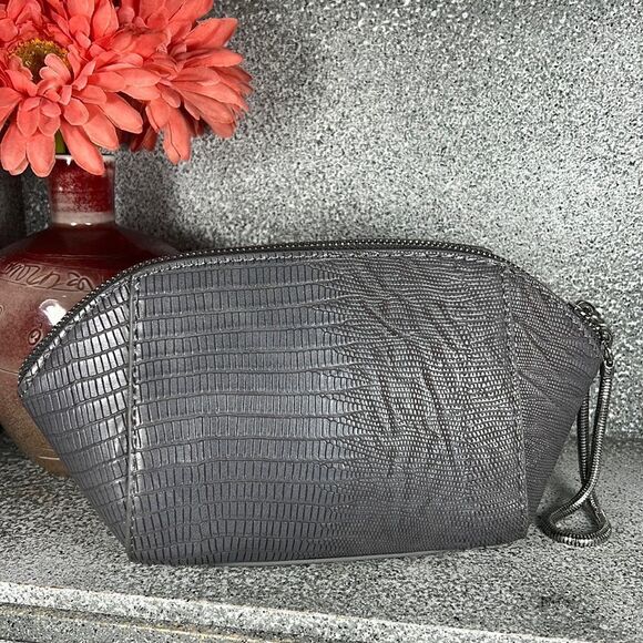 Forever 21 Gray Faux Textured Leather Hard Pouch Clutch Wristlet - Picture 1 of 6